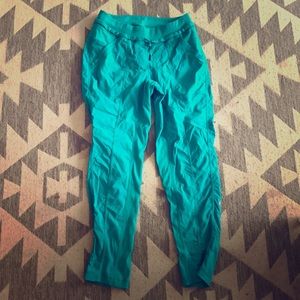 Lululemon street to studio crop